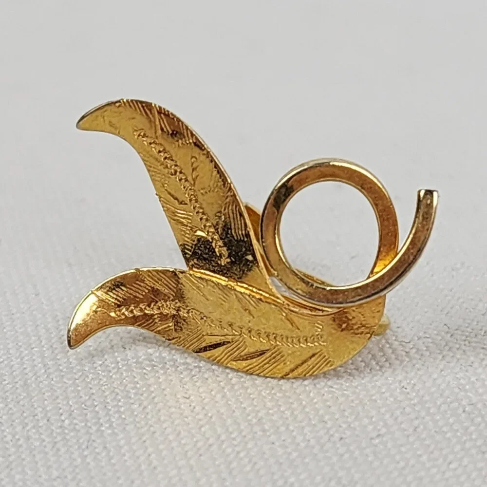 Vintage Bond Boyd Golf Fill Leaf Screw Back Earrings - Picture 2 of 6